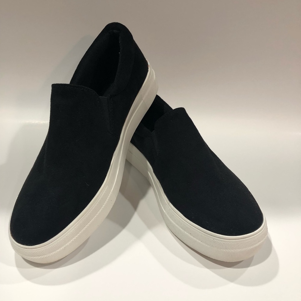 NWOT Soda Black Suede-like Fabric Foam Cushion Fashion Slip-on Deck Sneaker